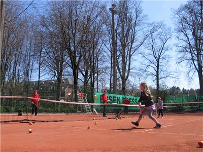 Tennisinitiatie tijdens Open Deur voor de jeugd